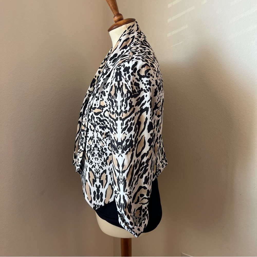 Bebe Shawl Collar White Leopard Blazer - Picture 4 of 10